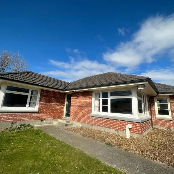 Sunny House with 5 Bedrooms(near airport), hotel in Christchurch