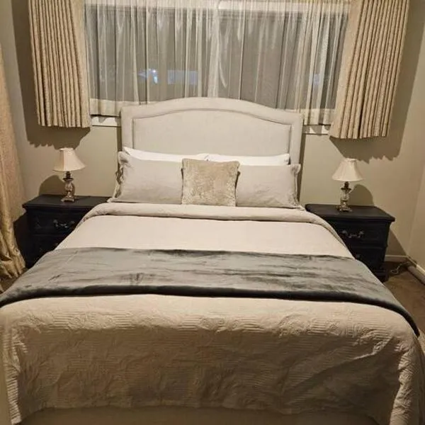 Tranquil home in Point Cook., hotel em Point Cook