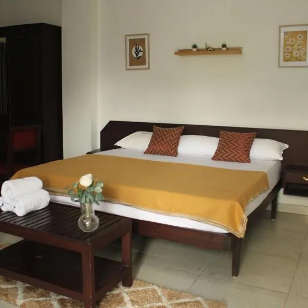 Noor Plaza, hotel em Angamaly