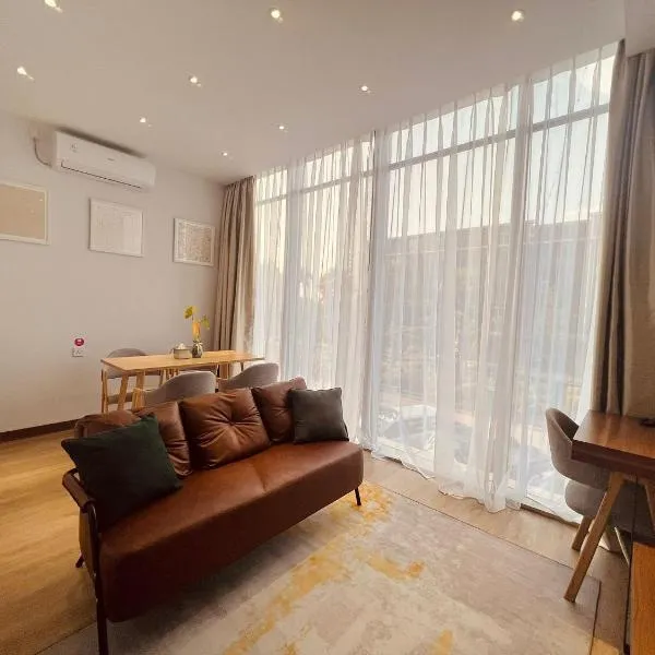 oxy suites 1-01B at Shop House Meisterstadt Pollux Habibie, hotel in Batam Center