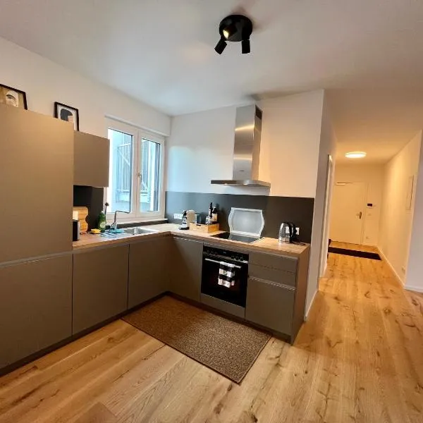 Workplace Apt/27inch Screen for 2 or 4/Kitchen, hotel din Offenbach