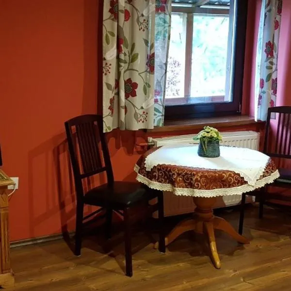 Pod Lasem, hotel v destinaci Wszewilki