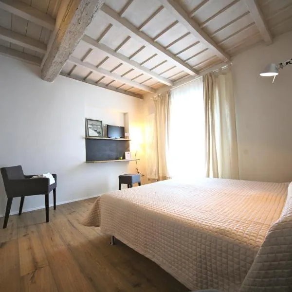 32 BnB Camerecaffè, hotell i Pavia