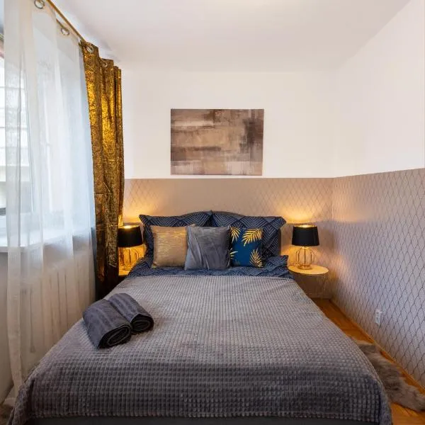 ClickTheFlat Bellottiego Apart Rooms, hotel in Warsaw