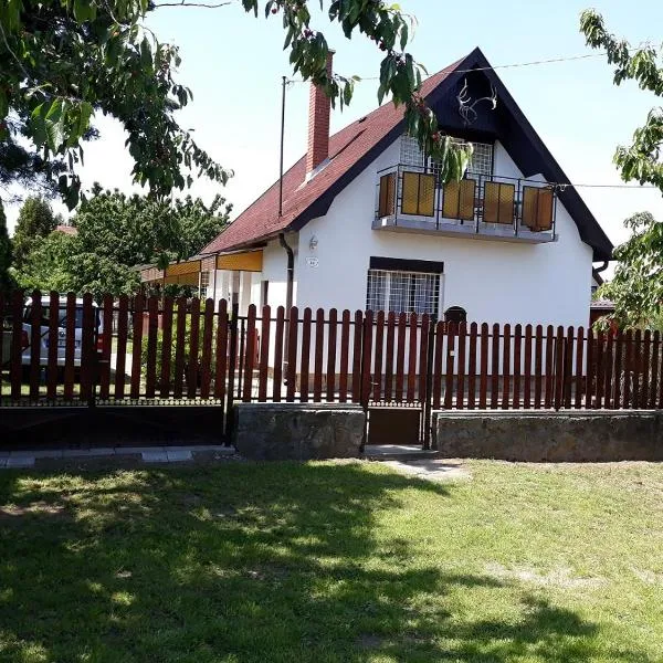 Szilva Apartman, מלון בFertőhomok