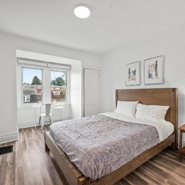 Oakland/University @H Bright and Stylish Private Bedroom with Shared Bathroom, hotel v destinaci Pittsburgh