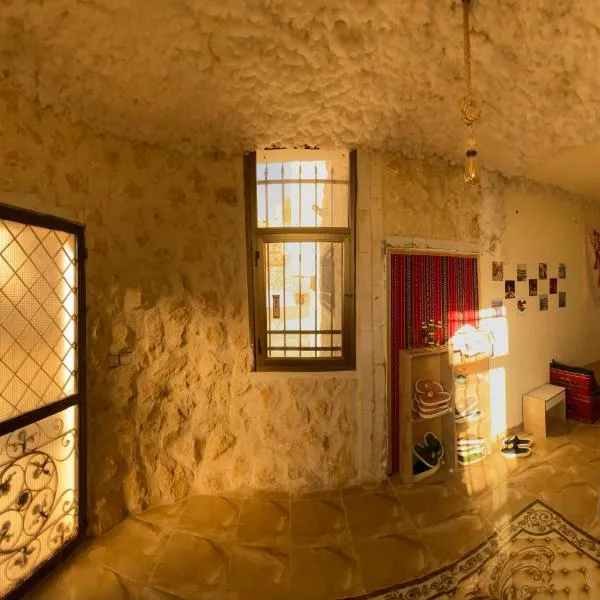 Nabati hostel, готель у місті Ar Rīshah