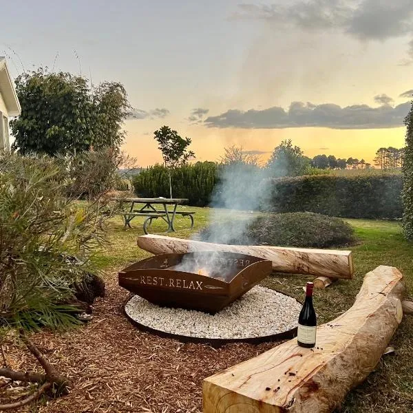 Orange Blossom- Comboyne Mountain Cottages, hotel in Lorne