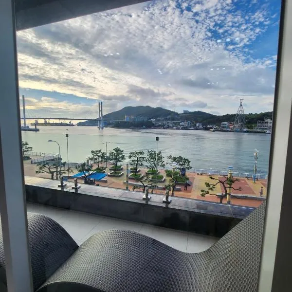 Suite Stay Yeosu, отель в городе Йосу