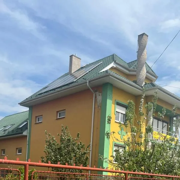 LACNÉ UBYTOVANIE GABČÍKOVO, hotel en Ňárad