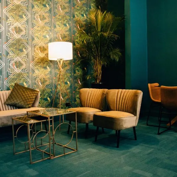 Rooms of Renown - The Enterprise Suite, hotel in Leeton