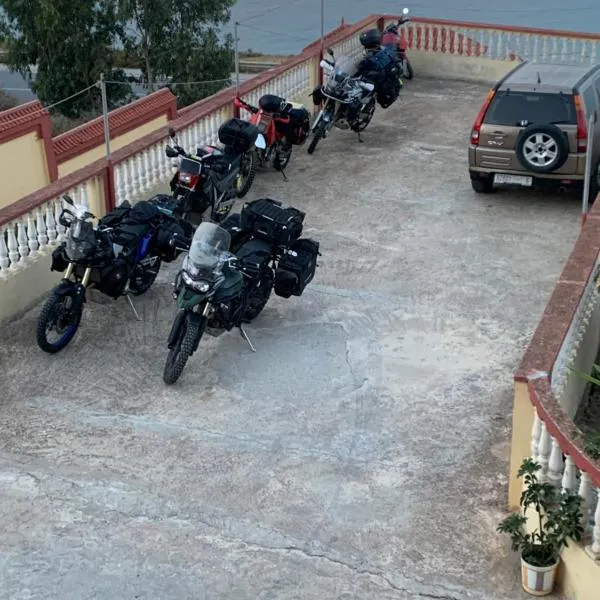 Casa Dina, готель у місті Танжер