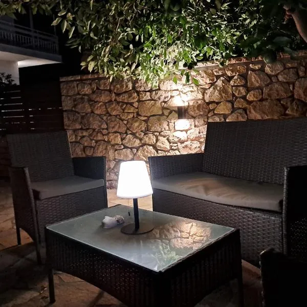 Cottage Leonidas, hotel in Stefaniá