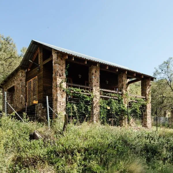 Stone cottage in Haarties, hotel in Kalkheuvel