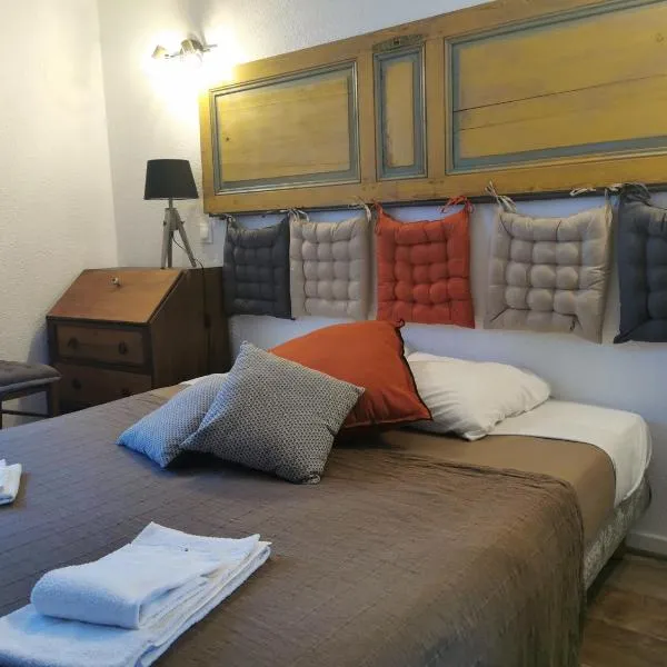 Les Tamaris – hotel w mieście Campsegret