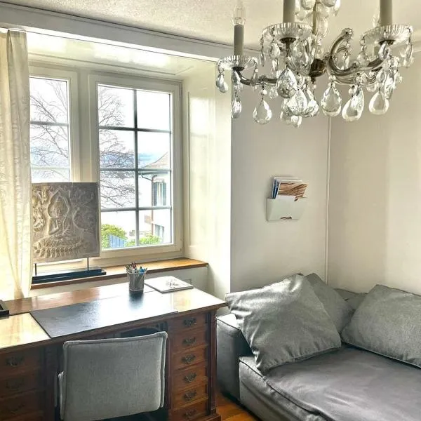 Zurich 2 rooms full lakeview, unique historic house share bath 40 m2, hotel a Kilchberg