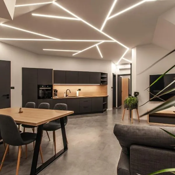 Cozy Little Apartments، فندق في Ig