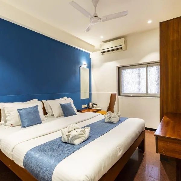 Hotel Q Deck Rooms - Vile Parle Station and Near to Mumbai Airport