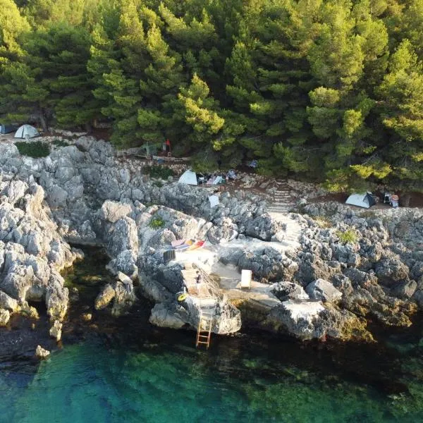 Pine Side Camp, hotel v destinaci Himare