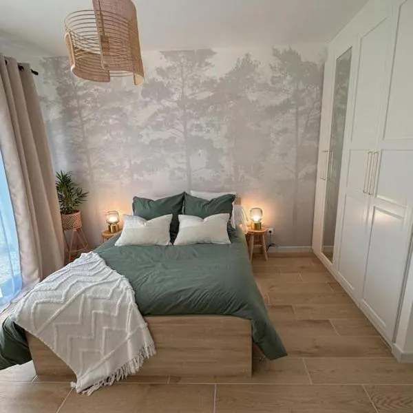 Logement indépendant, hotel in Marigny-Saint-Marcel