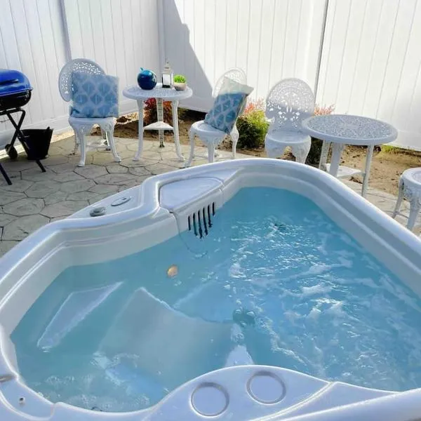 White Feather Suite Hot Tub Private Sleeps 2, hotel en Ahwahnee