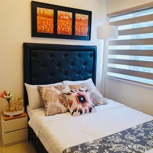 1 Br CONDO Vine Residences Quezon City with POOL NETFLIX WIFI VIDEOKE BOARD GAMES, hotel in Manila