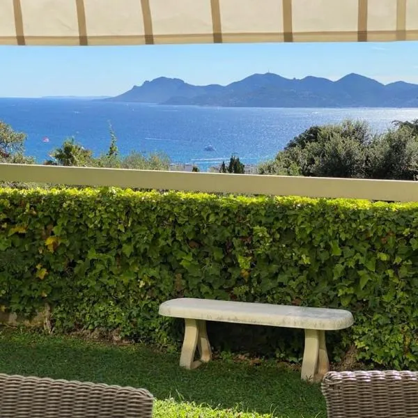 Appartement - villa Le Saint Georges avec superbe jardin et vue mer panoramique、カンヌのホテル
