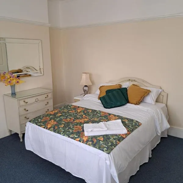 Double Room available- London Seven Kings Seven Kings Train Station, hotel em Seven Kings