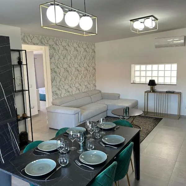 Attico al mare-Luxury Penthouse, khách sạn ở Montepaone Lido
