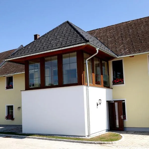Gästehaus Watschinger, hotel v destinaci Bad Wimsbach-Neydharting