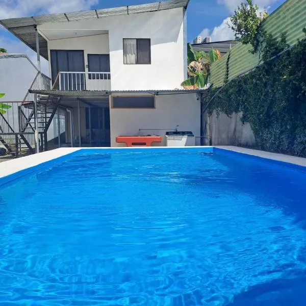 Viesnīca Cabina Privada en Segundo piso con piscina, a 2 min caminando de la playa pilsētā Brasilito
