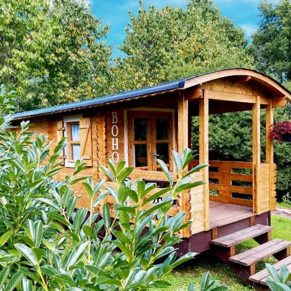 Little Wood Lodges Insolites - Adults Only, hotel v destinaci Bailly-aux-Forges