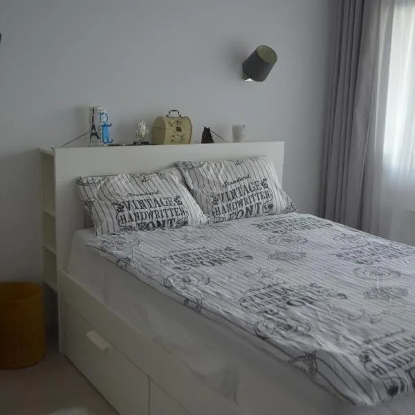 Living si dormitor lângă Vivo Mall, hôtel à Floreşti