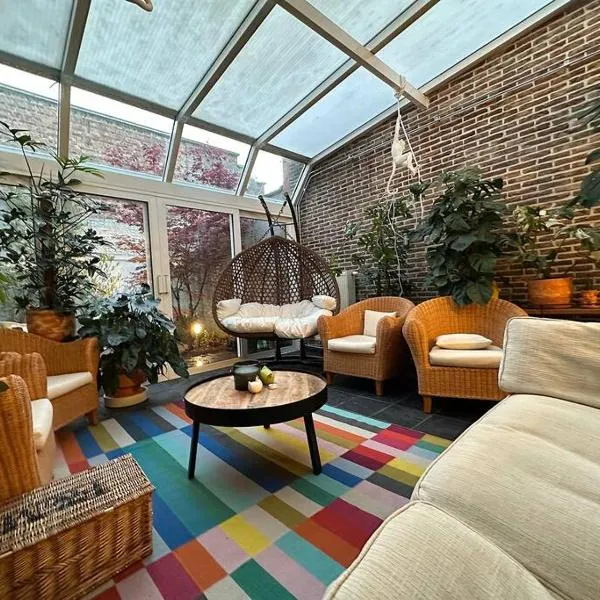 Large Quiet Whole House near Historic Gent Centre, hotel v Gentu