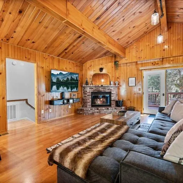 Cozy Cabin perfect for 2 Families, hotel v destinaci Big Bear Lake