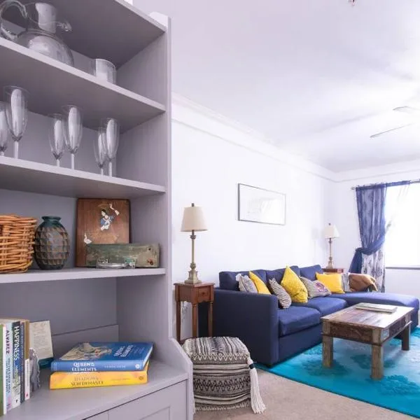 Modern Boho Condo with a Royal Touch -KING BED, hotel in Gainesville