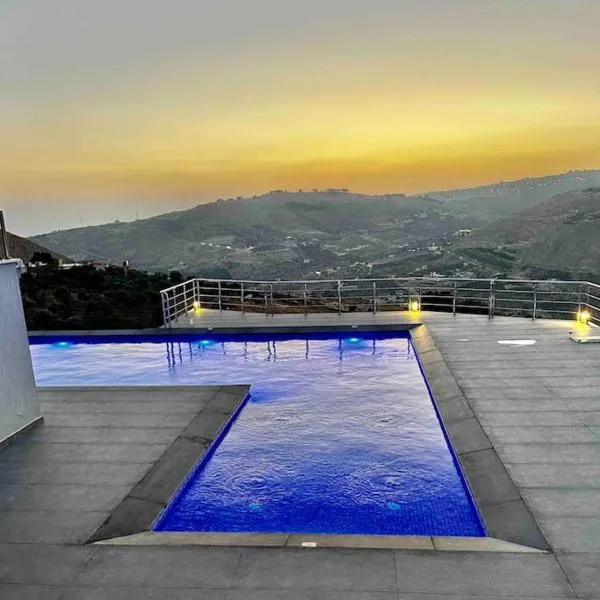 Farmhouse with Pool and Breathtaking Views, hotel v destinaci Amman