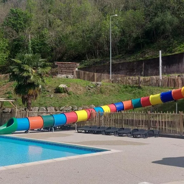 Camping les Sables, hotel v destinaci Tournon-sur-Rhône