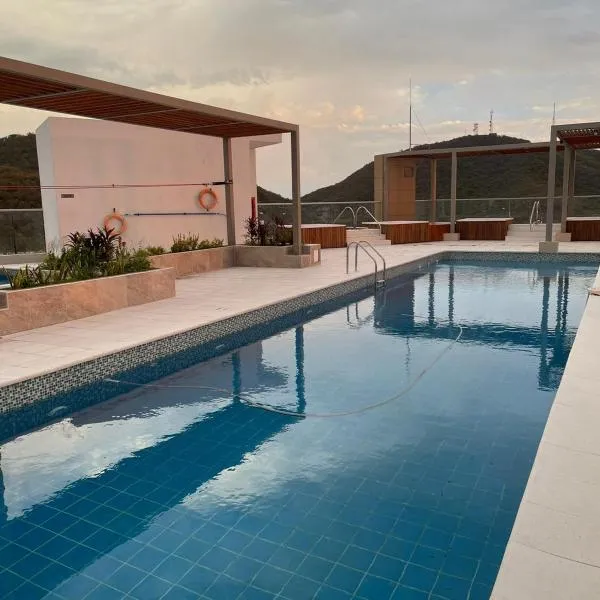 Apartasuite moderno y elegante en Playa Salguero, hotelli kohteessa Gaira