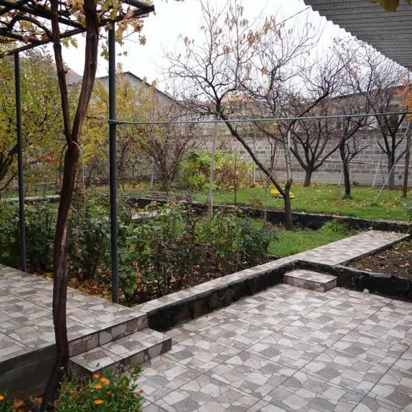 B27: Studio+BDR w/big Garden away from city heat!, hotel v Jerevanu