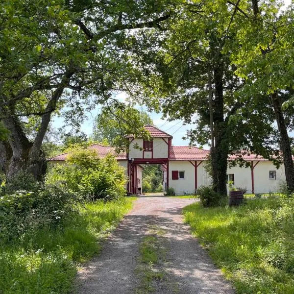 Métairie de Moutiques, hotel in Cazaubon