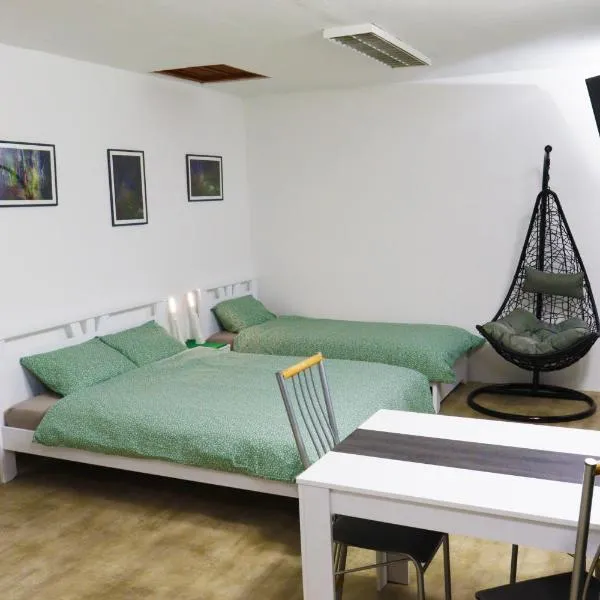 STUDIO STUDIO +, hotel in Vrbas