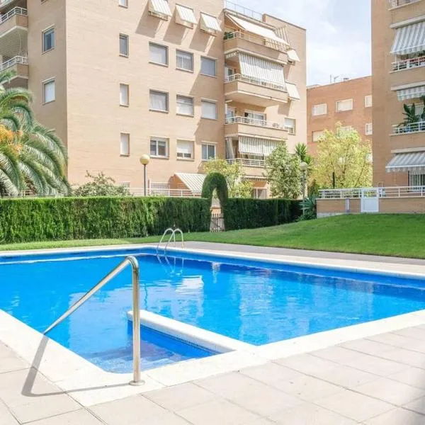 Apartamento en complejo residencial, con piscina., ξενοδοχείο στο Σαλού