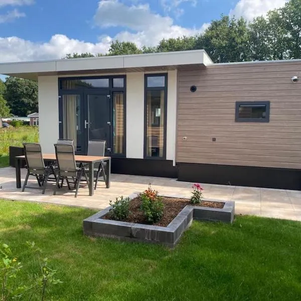 Kindvriendelijk luxe chalet in de bossen met privé sauna, hotel v destinaci Harderwijk