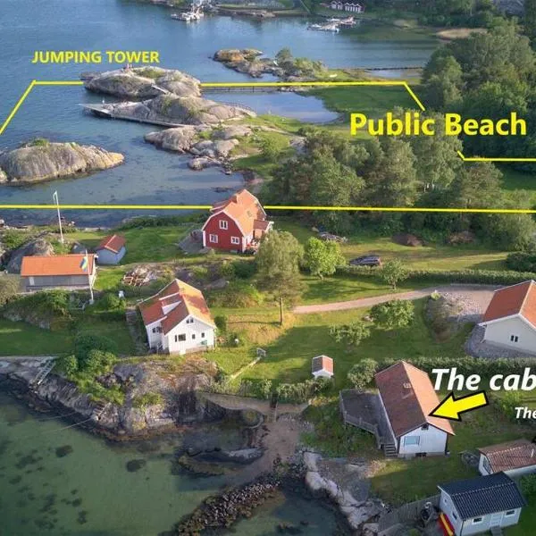 Cabin at the sea. public beach close with jumpingtower., hotel en Stenungsund