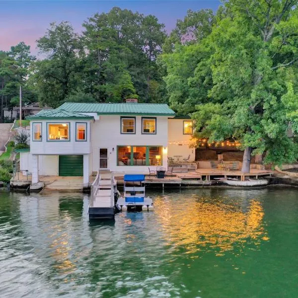 Lake Haven Chateau - Hot Tub, Game Room, Pontoon Boat, 3BR, 3 Bathroom, hotel a Hot Springs