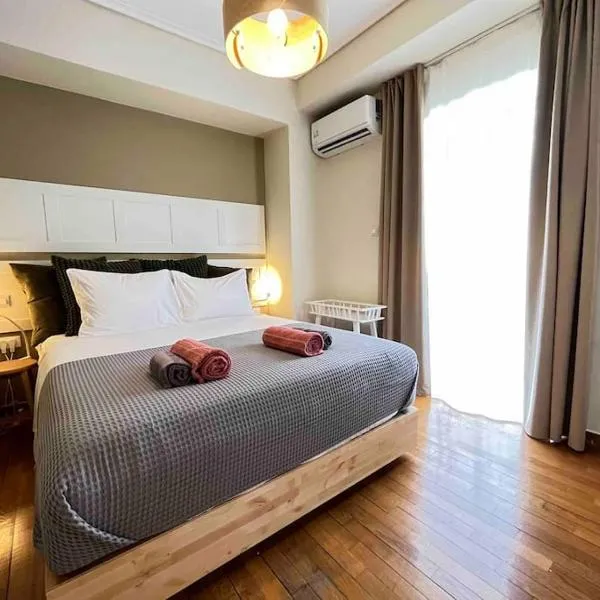 Michael - 1BR in the Heart of Ancient Athens, hotel em Atenas
