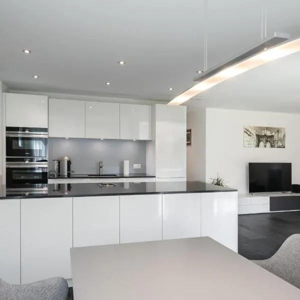 Schöne Parterrewohnung in Matten, hotel en Matten