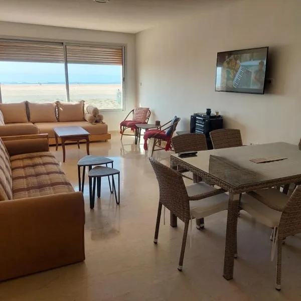 Appartement pied dans l'eau, hotel en Imi Ouaddar