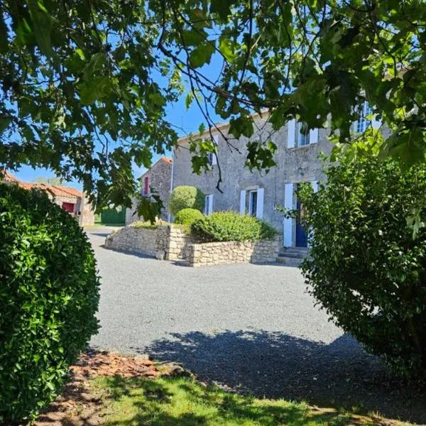 La Commanderie Grand Gite 10kms " Puy duFou" – hotel w mieście Mauléon